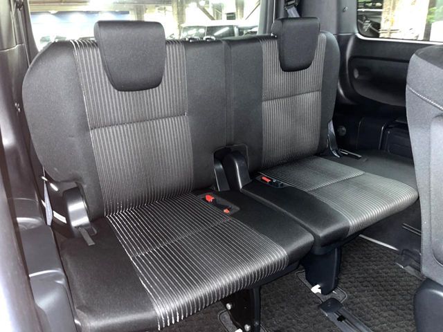 TOYOTA NOAH 2017 Image 31