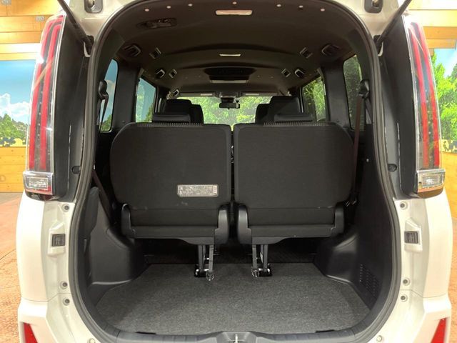 TOYOTA NOAH 2017 Image 31