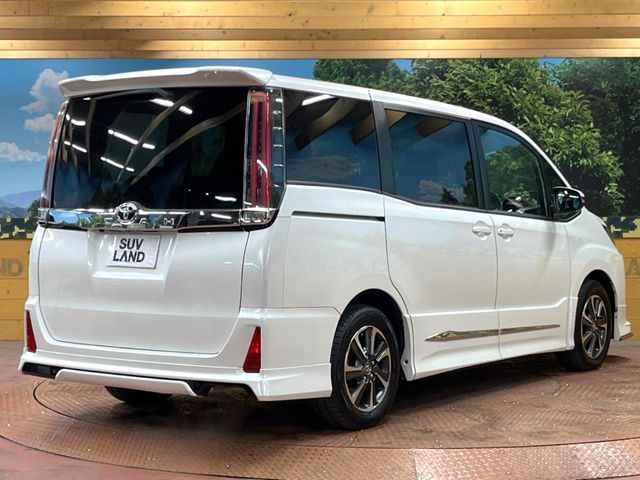 TOYOTA NOAH 2017 Image 31