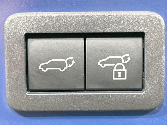 TOYOTA PRIUS 4WD 2023 Image 31