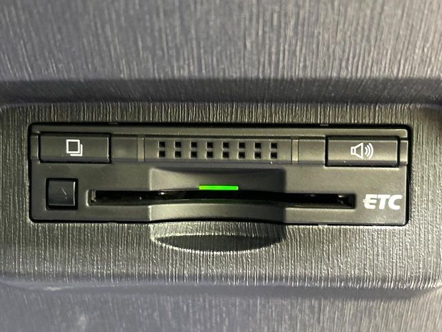 TOYOTA PRIUS ALPHA 2015 Image 31