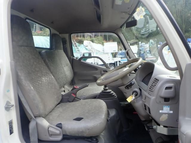 HINO DUTRO 2011 Image 31