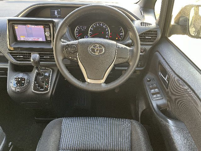 TOYOTA VOXY 2015 Image 31