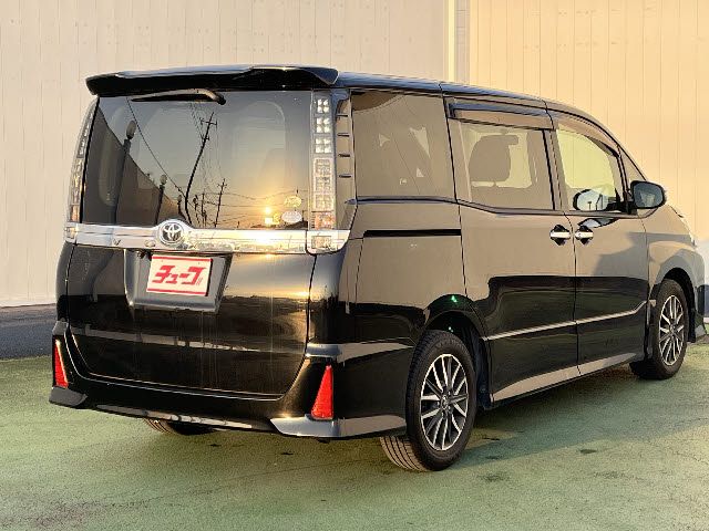 TOYOTA VOXY 2015 Image 31