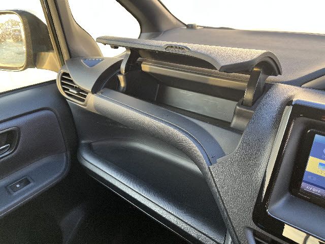 TOYOTA VOXY 2015 Image 31