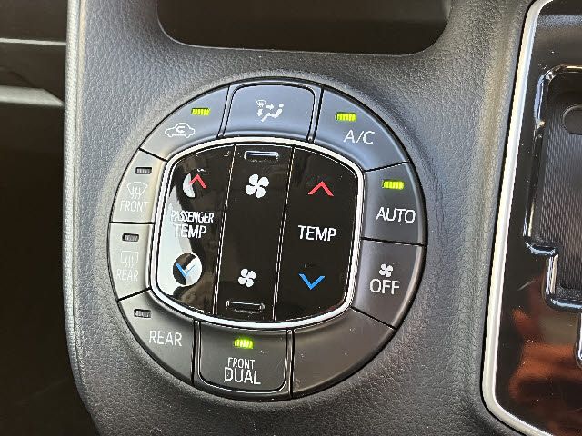 TOYOTA VOXY 2015 Image 31