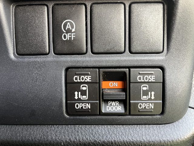 TOYOTA VOXY 2015 Image 31