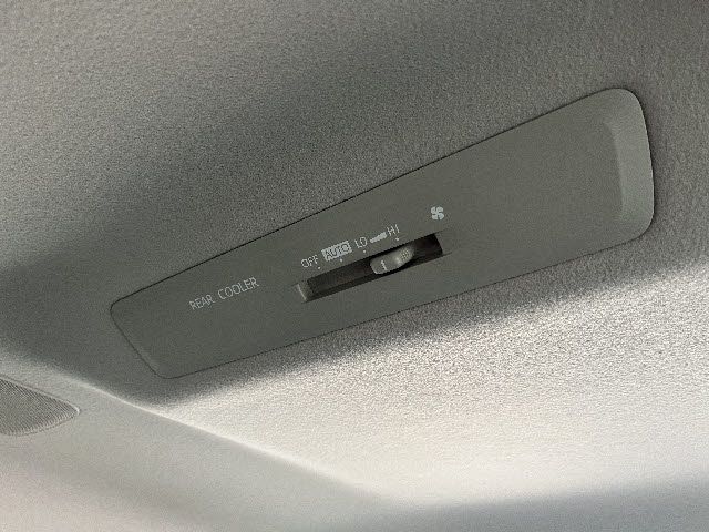 TOYOTA VOXY 2015 Image 31