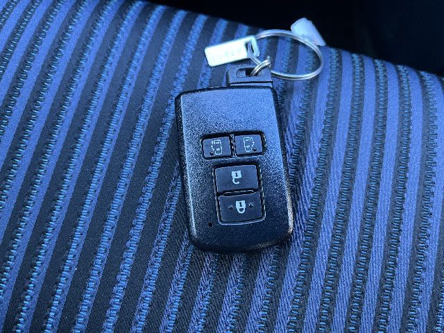 TOYOTA VOXY 2015 Image 31