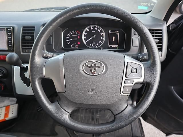 TOYOTA HIACE VAN 2WD 2020 Image 31