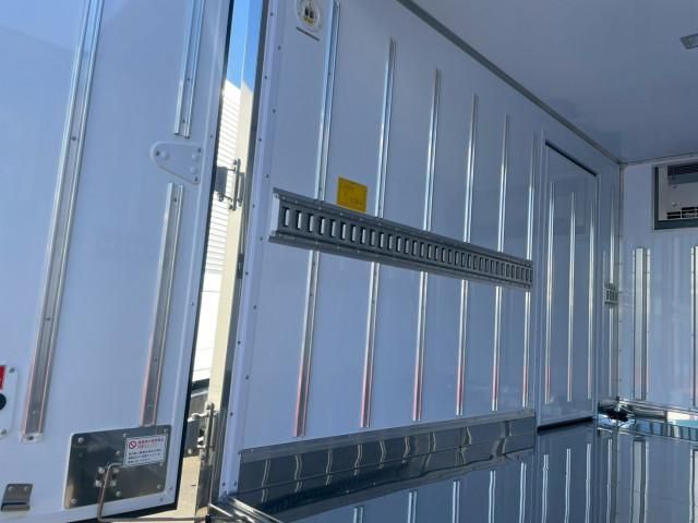 MITSUBISHI CANTER 2024 Image 31