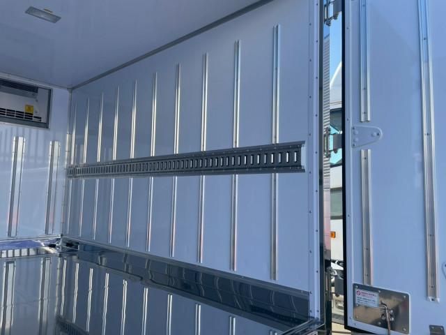 MITSUBISHI CANTER 2024 Image 31