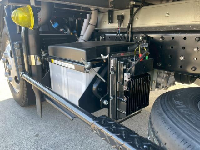 MITSUBISHI CANTER 2024 Image 31