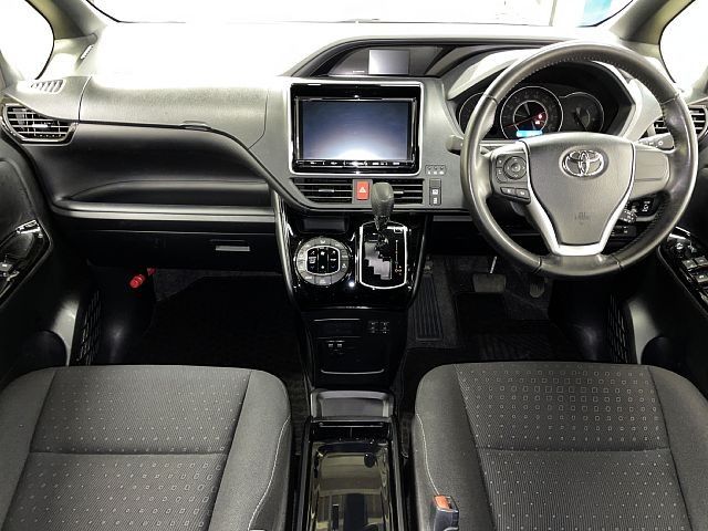 TOYOTA NOAH 2018 Image 31