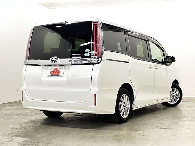 TOYOTA NOAH 2018 Image 31