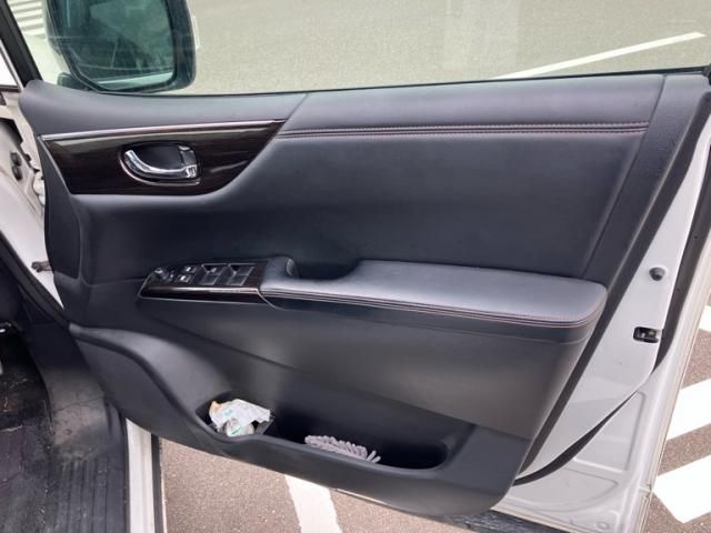 NISSAN ELGRAND 2011 Image 31