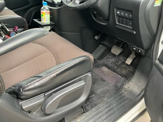 NISSAN ELGRAND 2011 Image 31