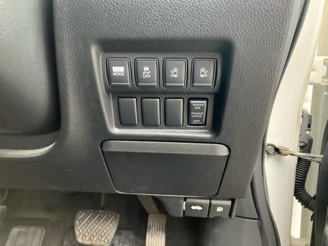 NISSAN ELGRAND 2011 Image 31