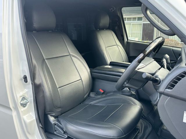 TOYOTA HIACE VAN 2WD 2022 Image 31