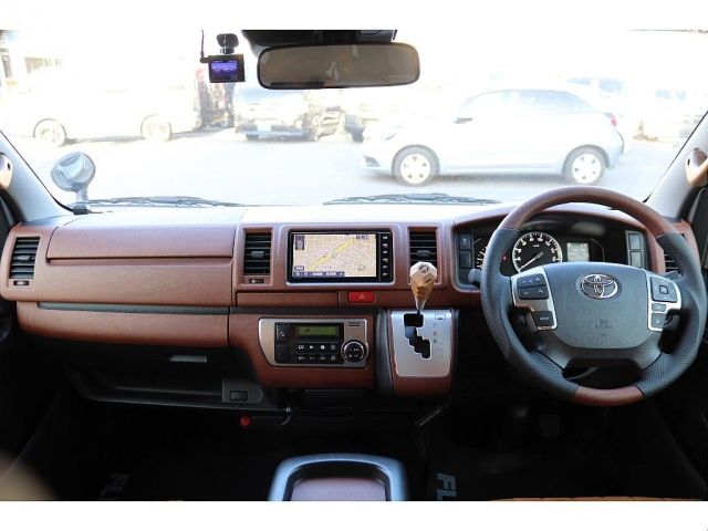 TOYOTA HIACE VAN 2WD 2020 Image 31