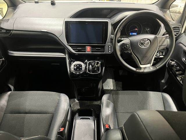 TOYOTA NOAH HYBRID 2018 Image 31