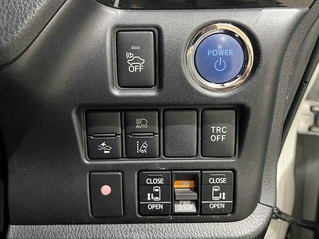 TOYOTA NOAH HYBRID 2018 Image 31