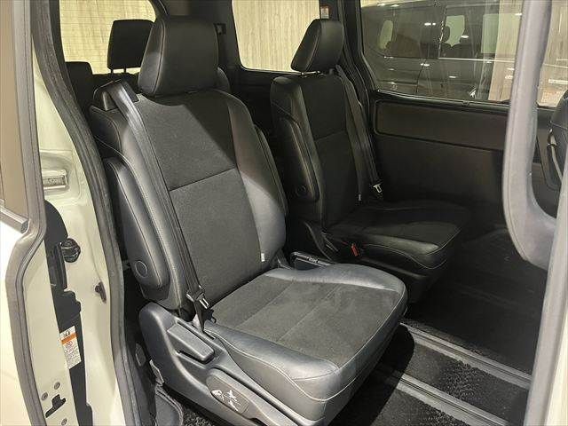 TOYOTA NOAH HYBRID 2018 Image 31