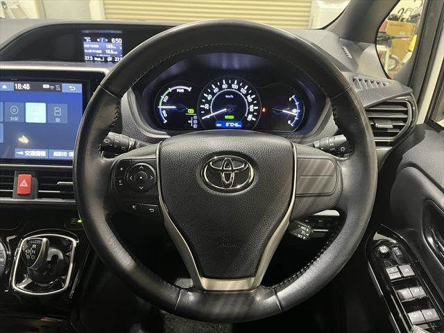 TOYOTA NOAH HYBRID 2018 Image 31