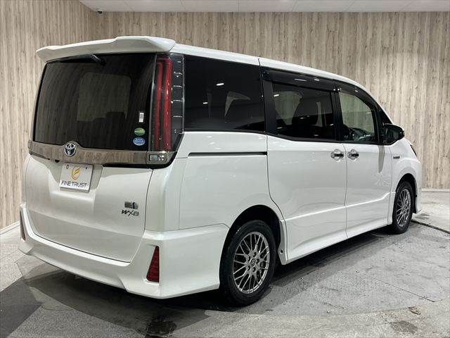 TOYOTA NOAH HYBRID 2018 Image 31
