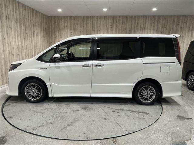 TOYOTA NOAH HYBRID 2018 Image 31