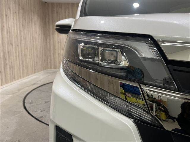 TOYOTA NOAH HYBRID 2018 Image 31