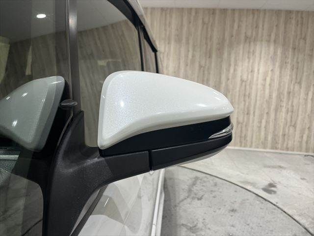 TOYOTA NOAH HYBRID 2018 Image 31