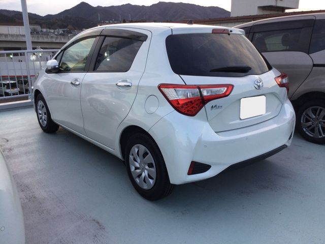 TOYOTA VITZ 2018 Image 31
