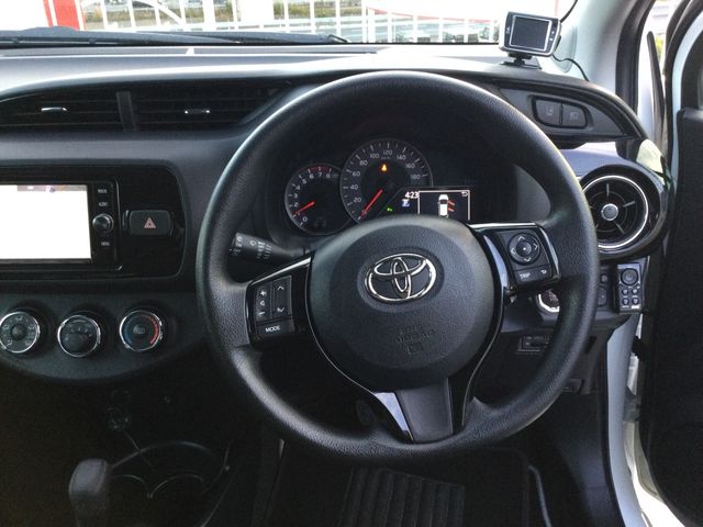 TOYOTA VITZ 2018 Image 31
