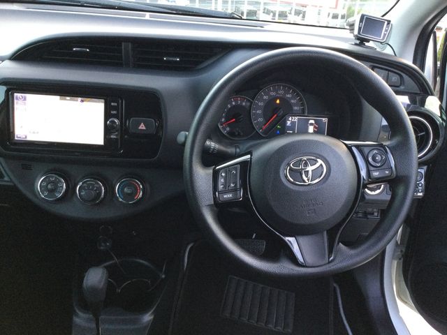 TOYOTA VITZ 2018 Image 31
