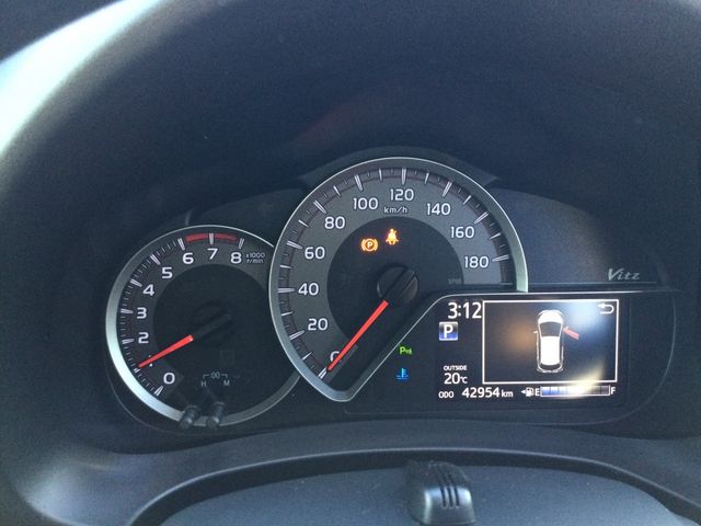 TOYOTA VITZ 2018 Image 31