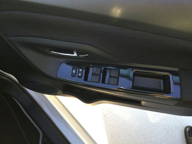 TOYOTA VITZ 2018 Image 31