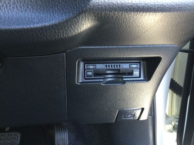 TOYOTA VITZ 2018 Image 31