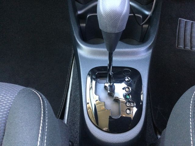 TOYOTA VITZ 2018 Image 31