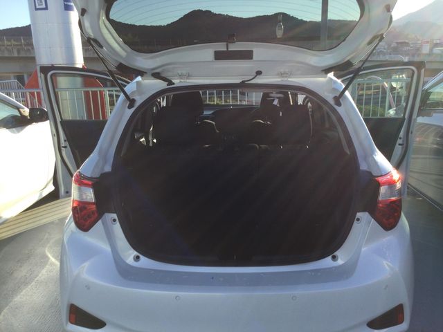 TOYOTA VITZ 2018 Image 31