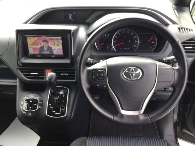 TOYOTA VOXY 2015 Image 31