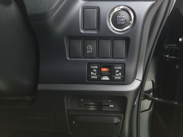 TOYOTA VOXY 2015 Image 31