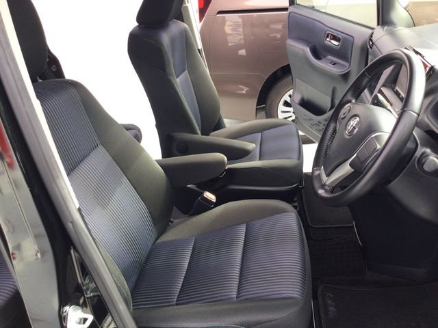 TOYOTA VOXY 2015 Image 31