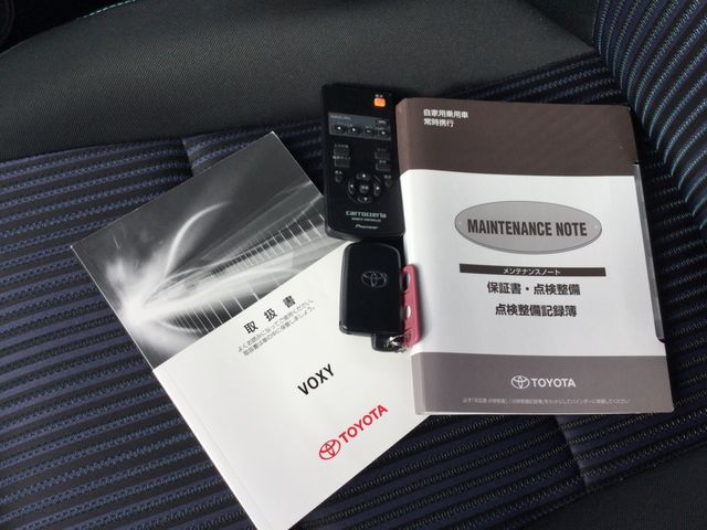 TOYOTA VOXY 2015 Image 31