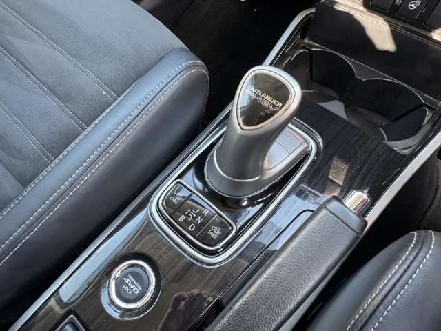 MITSUBISHI OUTLANDER PHEV 2016 Image 31