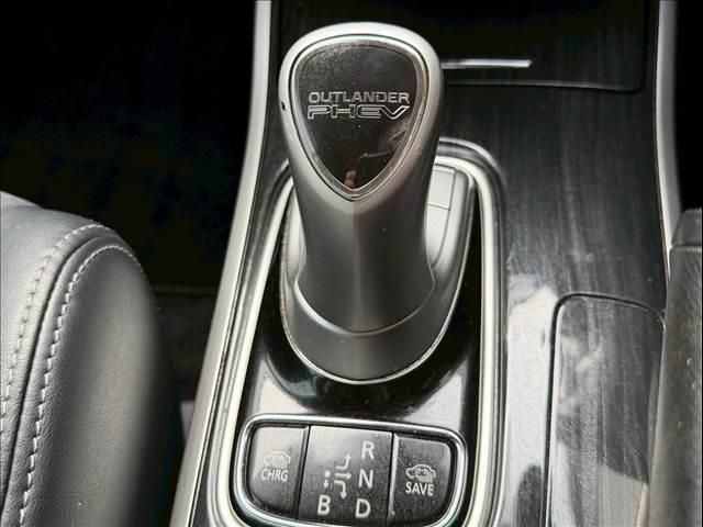 MITSUBISHI OUTLANDER PHEV 2015 Image 31