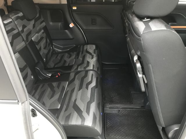 DAIHATSU TANTO FAN CROSS 4WD 2023 Image 31