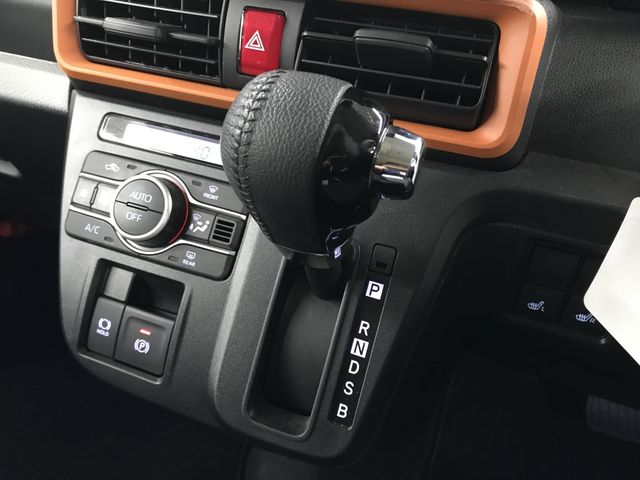 DAIHATSU TANTO FAN CROSS 4WD 2023 Image 31