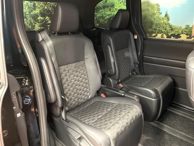 TOYOTA VOXY HYBRID 2023 Image 31