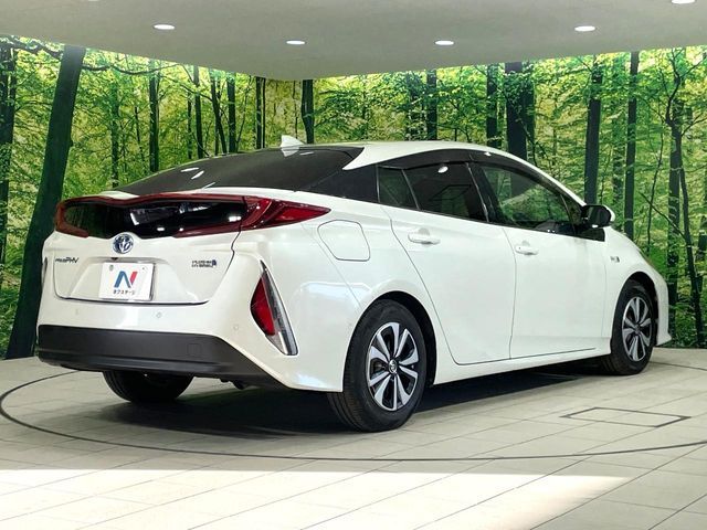 TOYOTA PRIUS PHV 2017 Image 31